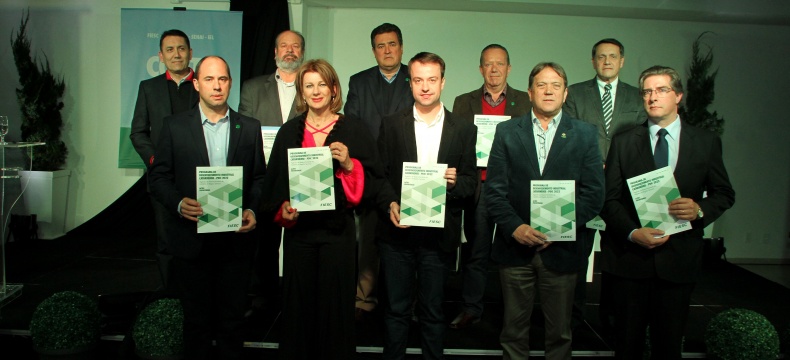 Lideranças receberam a Agenda de Desenvolvimento da Indústria Regional (foto: Sandro Scheuermann)