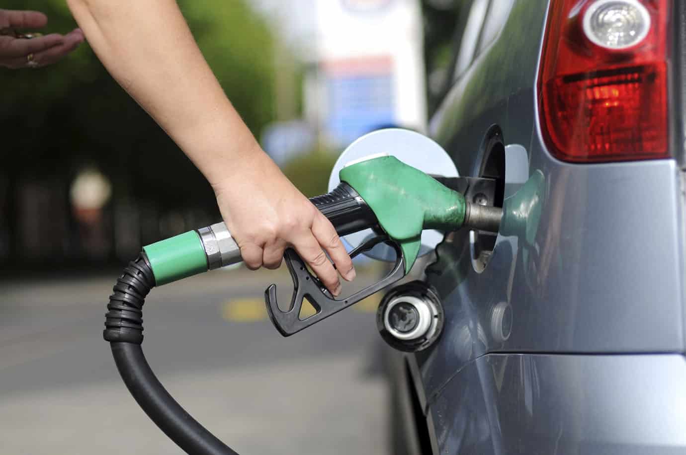 Preço médio da gasolina nos postos aumenta pela 13ª semana seguida