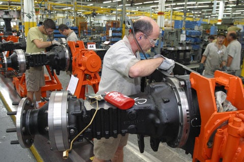 Vendas de máquinas e equipamentos caem 1,1% em janeiro