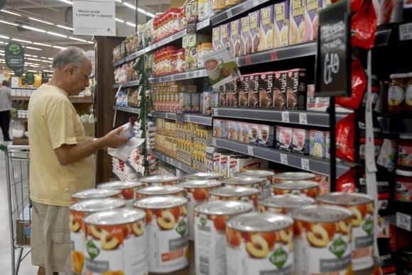 Supermercados fecham 2017 com o maior número de empregos formais já observado